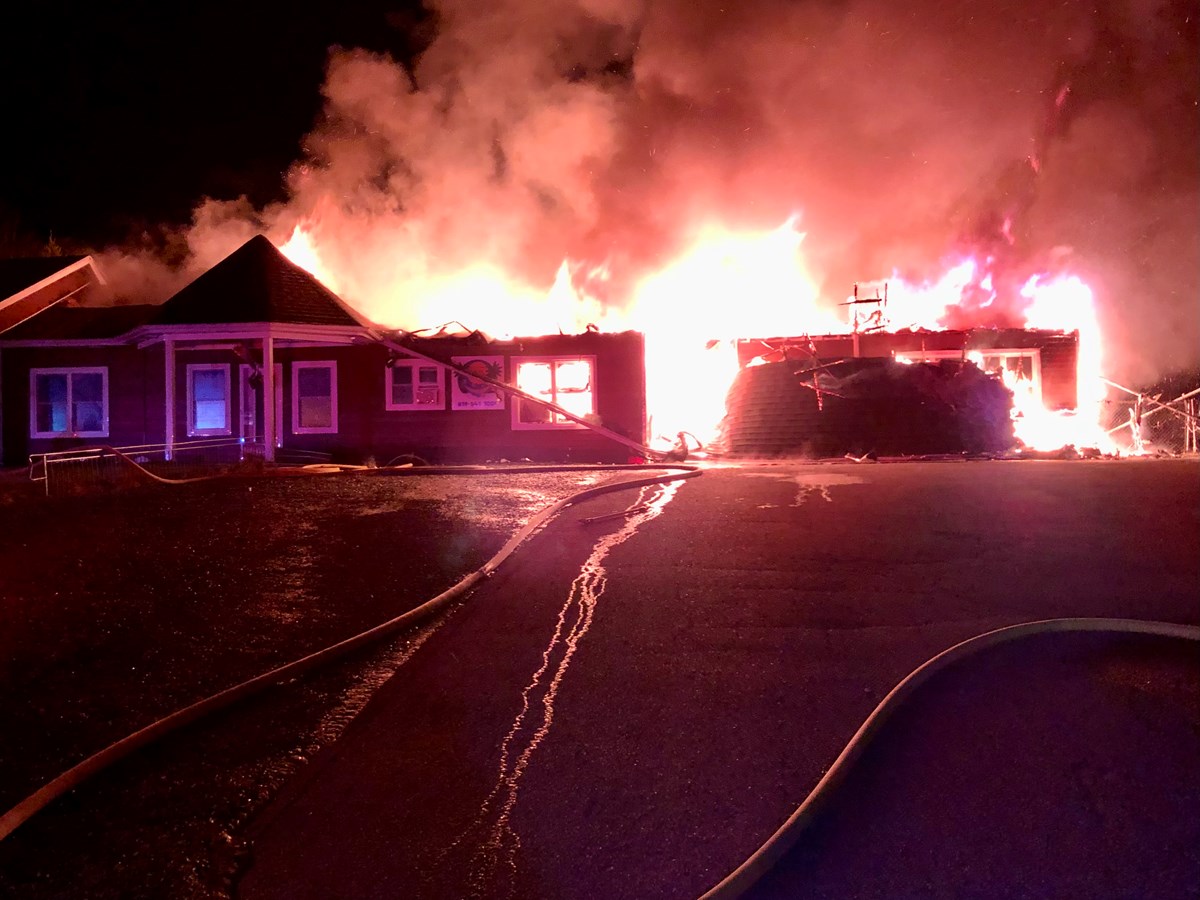 À 23 h 44, le premier officier rapporte un embrasement généralisé, donc un incendie d’une grande ampleur.