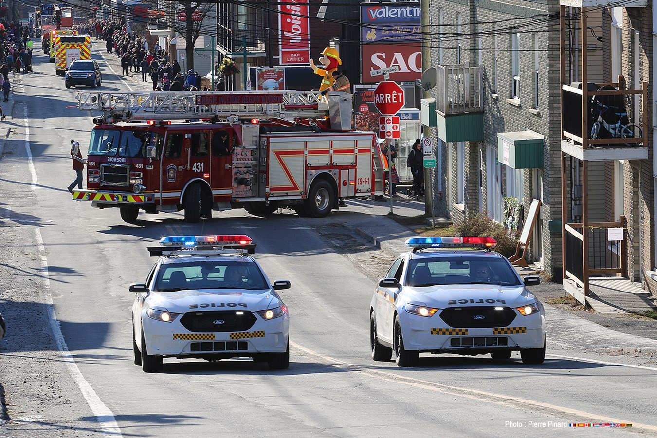 Les pompiers de la Ville étaient présents lors du défilé de Noël. 