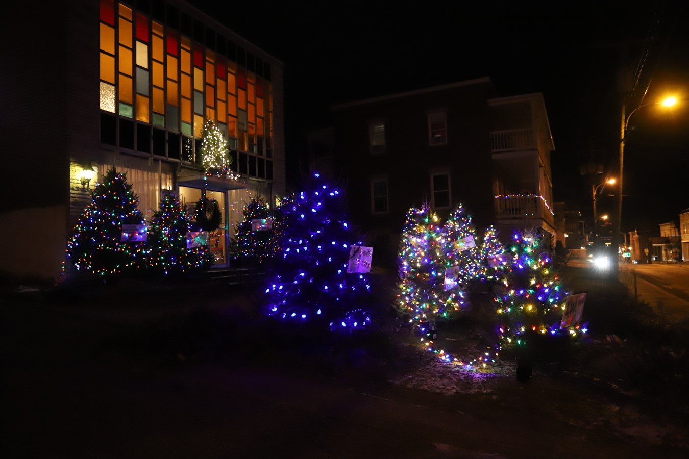 Les gens ont été bien impressionnés par l’illumination des milliers de lumières de Noël 