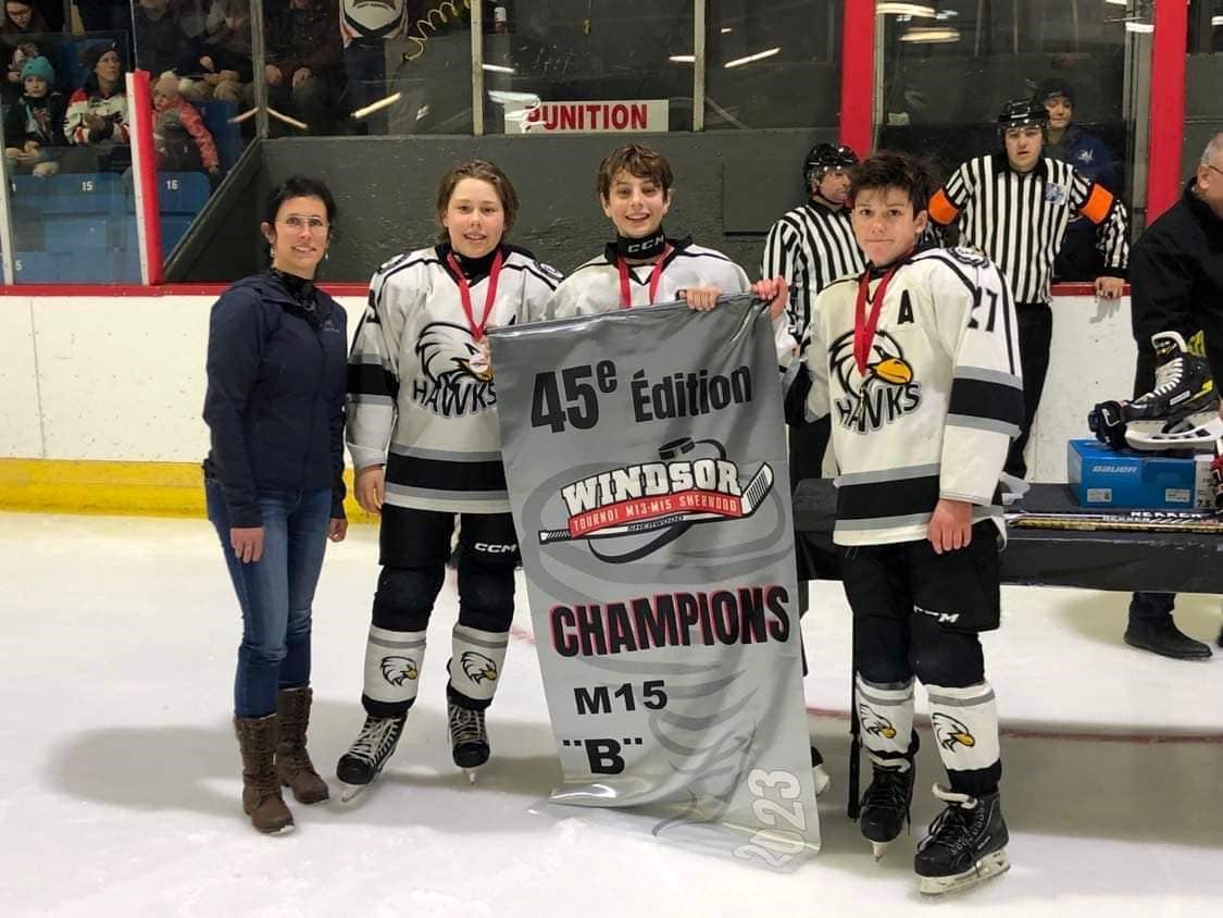 Les Hawks Asbestos-Warwick-Kingsey Falls (AWK) sont les nouveaux champions de la classe M15 B en vertu d’une victoire serrée de 2 à 1 en finale face aux Archers de Saint-Gabriel-de-Brandon, finalistes pour une deuxième année consécutive.