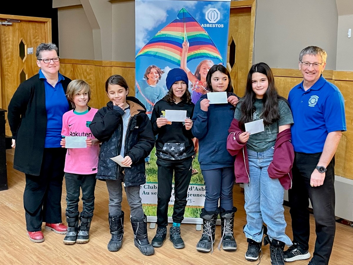 Les p’tits génies de l'École Masson : Chantale Lapointe-Gallant (présidente), Liam Poulin, Évan Perreault, Gabriel Pouliot (capitaine), Clara Dubois,  Anabelle Lacas et Jean Nadeau (responsable du concours).
