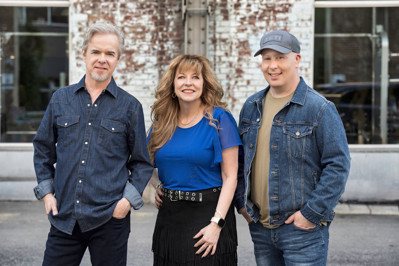 Pierre Côté, Johanne Provencher et Pascal Castonguay, sont les artistes musiciens et chanteurs du groupe MiRebelle.