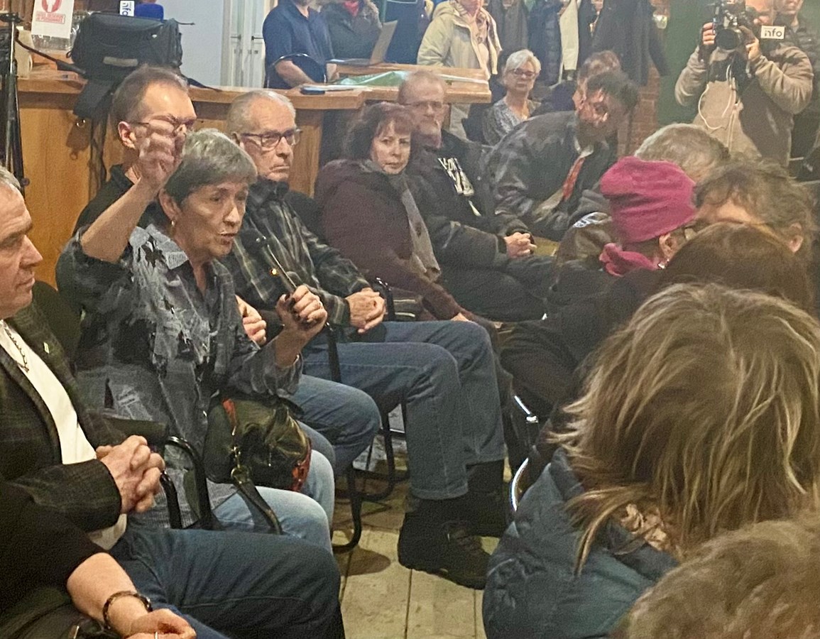 La mairesse de Windsor, Sylvie Bureau, lors de la rencontre avec les promoteurs du projet.