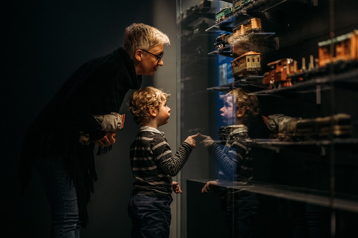Le train rappelle aussi l’un des premiers jouets de l’enfance, et pour certains jeunes et moins jeunes, il fait l’objet d’une véritable passion.