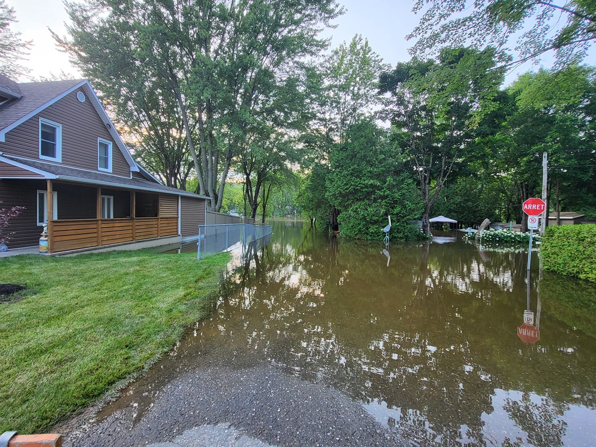 La crue des eaux surprend le secteur des Trois-Lacs