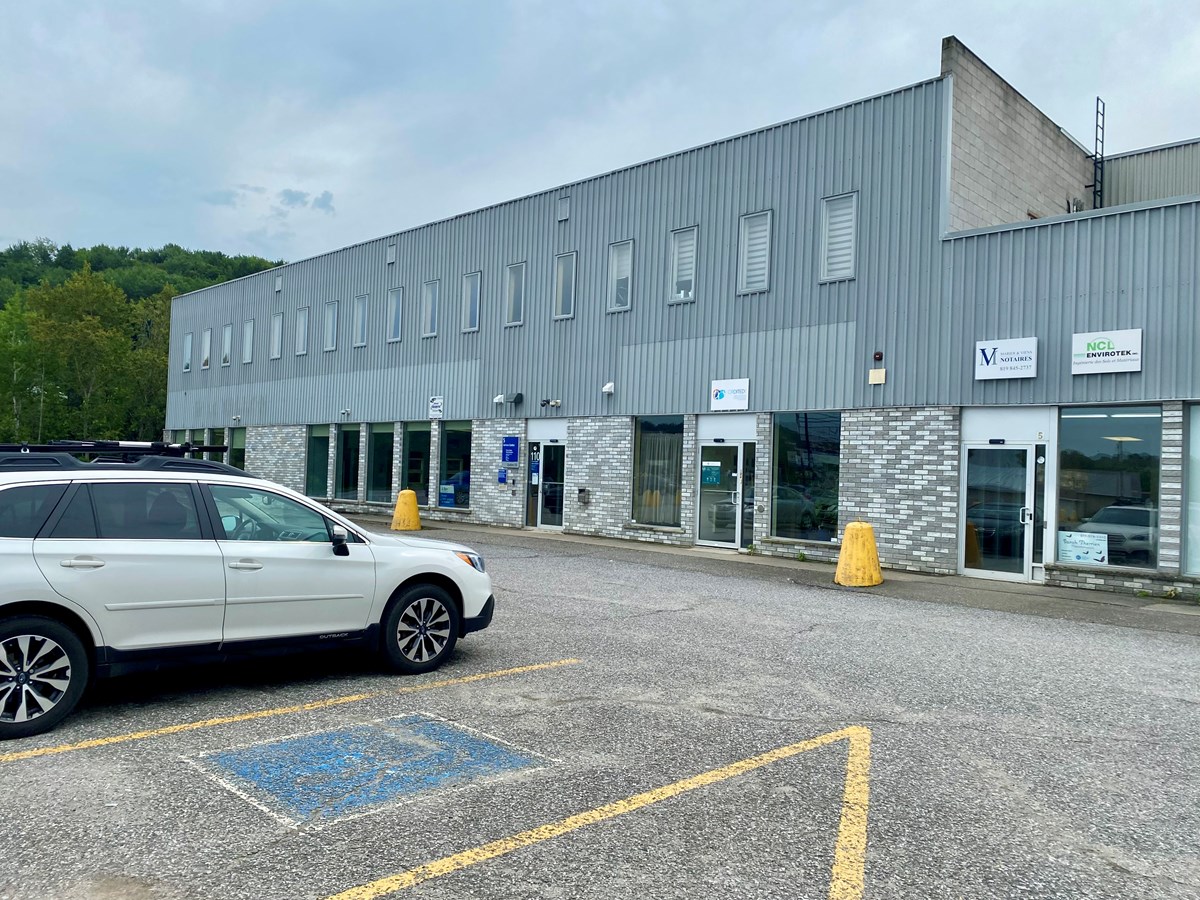La place Bernard-McAdams vendue à Sphère société immobilière