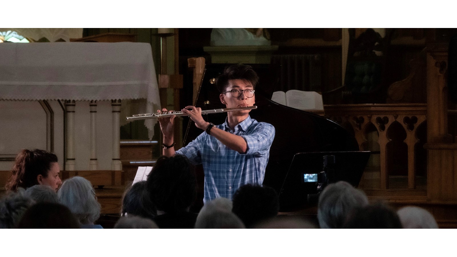 Ce concert est donné par six ou sept musiciens talentueux provenant de pays différents et du Canada.