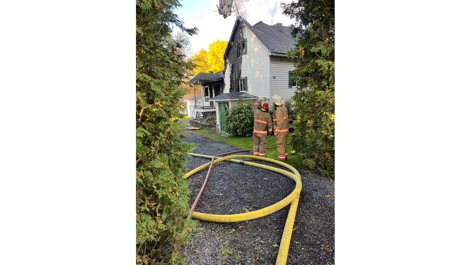 Cette résidence a subi d’importants dommages à la suite d’un incendie qui pourrait être d’origine électrique.
