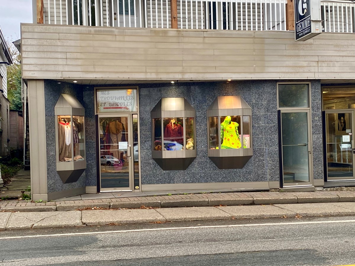 La friperie Mes trouvailles et bricoles est maintenant installé au 70, rue Saint-Georges, à Windsor.