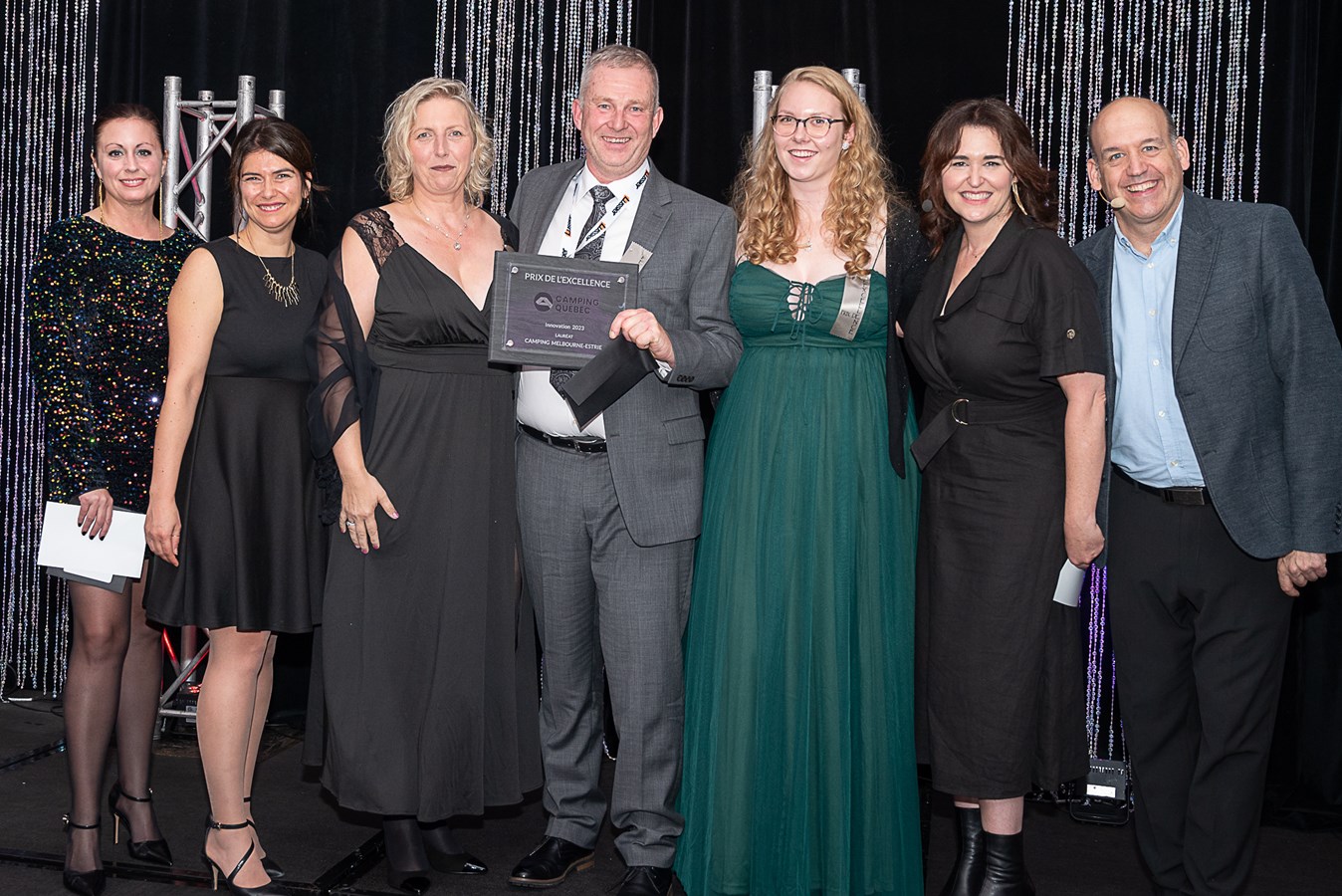 Afin de souligner le travail exceptionnel des propriétaires de terrain de camping, Camping Québec, l’Association des terrains de camping du Québec a procédé le 28 octobre dernier à la remise de ses 26e Prix de l’Excellence à l’hôtel Plaza de Québec. Le Camping Melbourne-Estrie s’est vu décerner l’un des trois prix pour la catégorie Innovation Expérience Client - Lussier 2023.