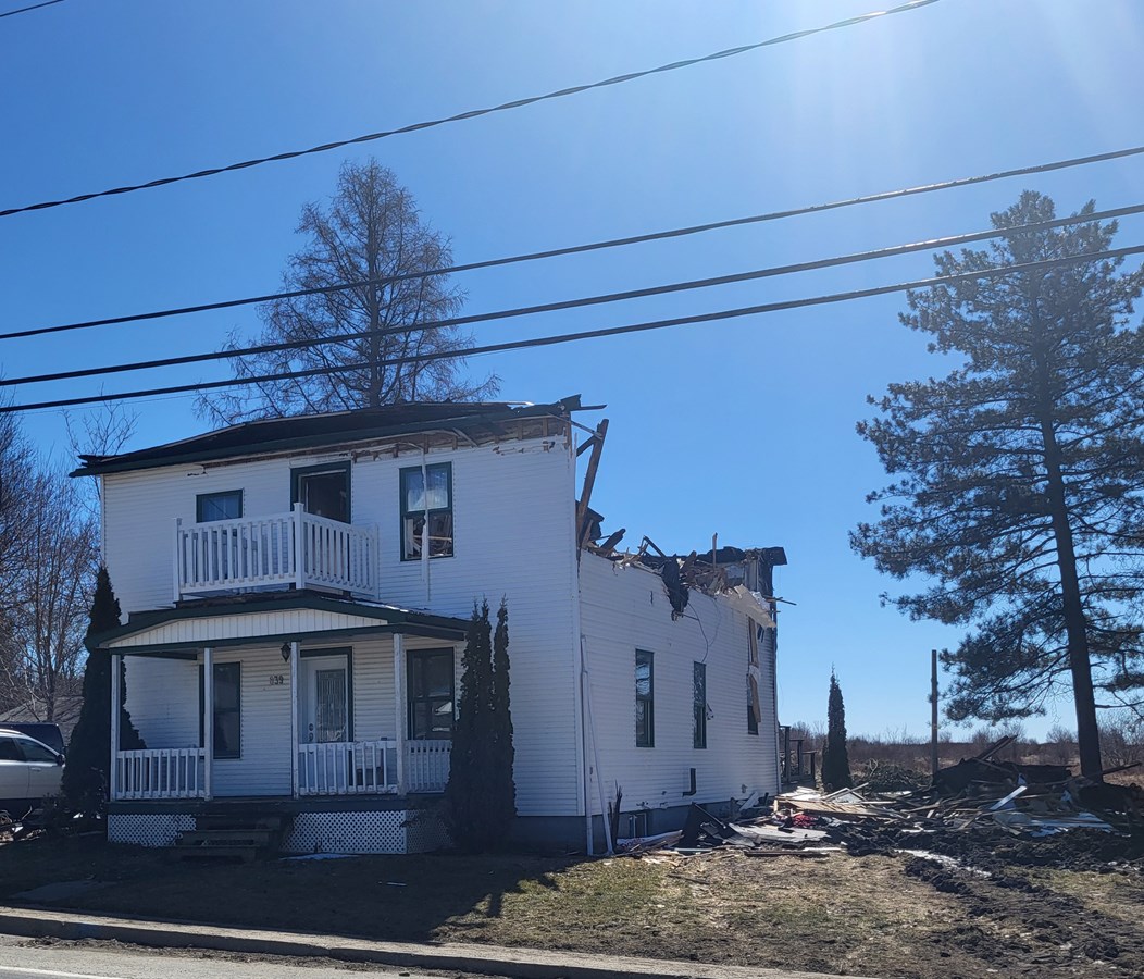 Une résidence détruite par les flammes à Wotton