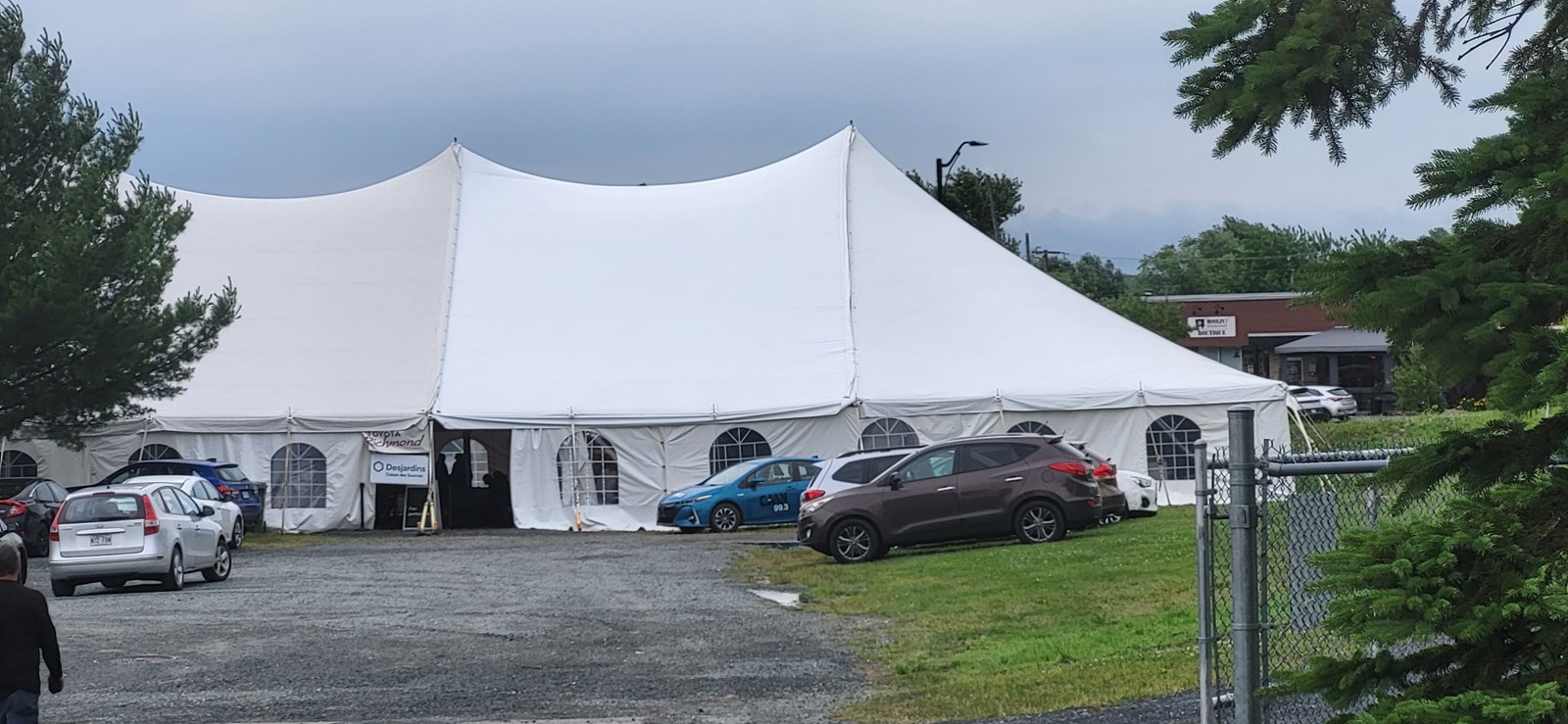 La première édition du symposium itinérant de sculptures dans les Sources se déroulait du 21 au 24 juin dernier à la Place de la Traversée de Val-des-Sources.