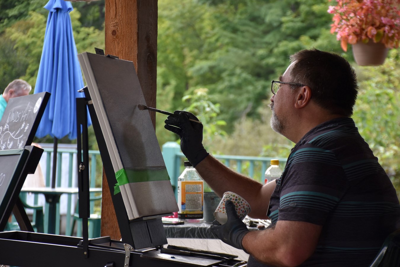 S’il fait beau, les artistes vont peindre à l’extérieur.
