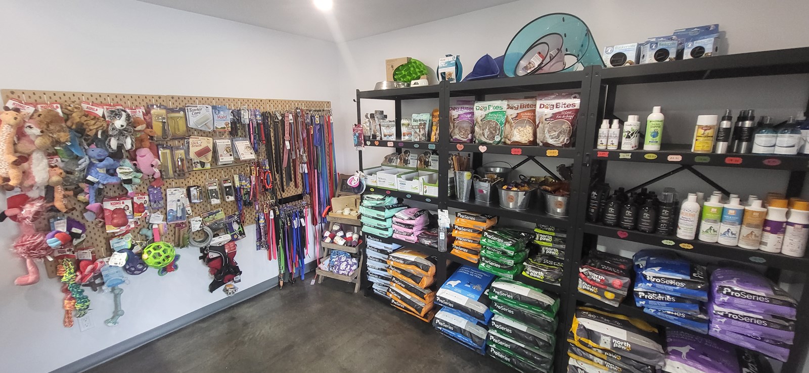 Propriété de Sophie Piché, le salon Pattes A Poils se spécialise dans la tonte et le toilettage de chiens et chats.