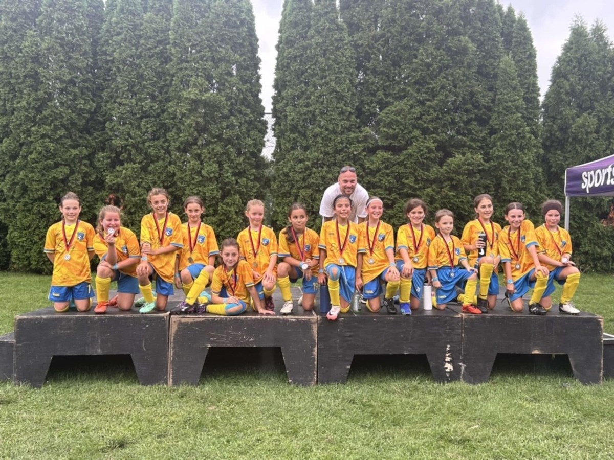 Dans le U10, les joueuses, entraînées par Marc Paquin, ont perdu en finale par la marque de 3-2 face à Trois-Rivières.