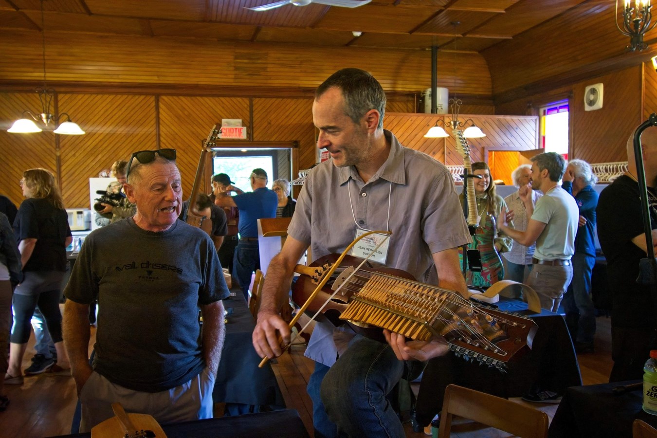 Deux jours d’activités au deuxième Salon de la lutherie