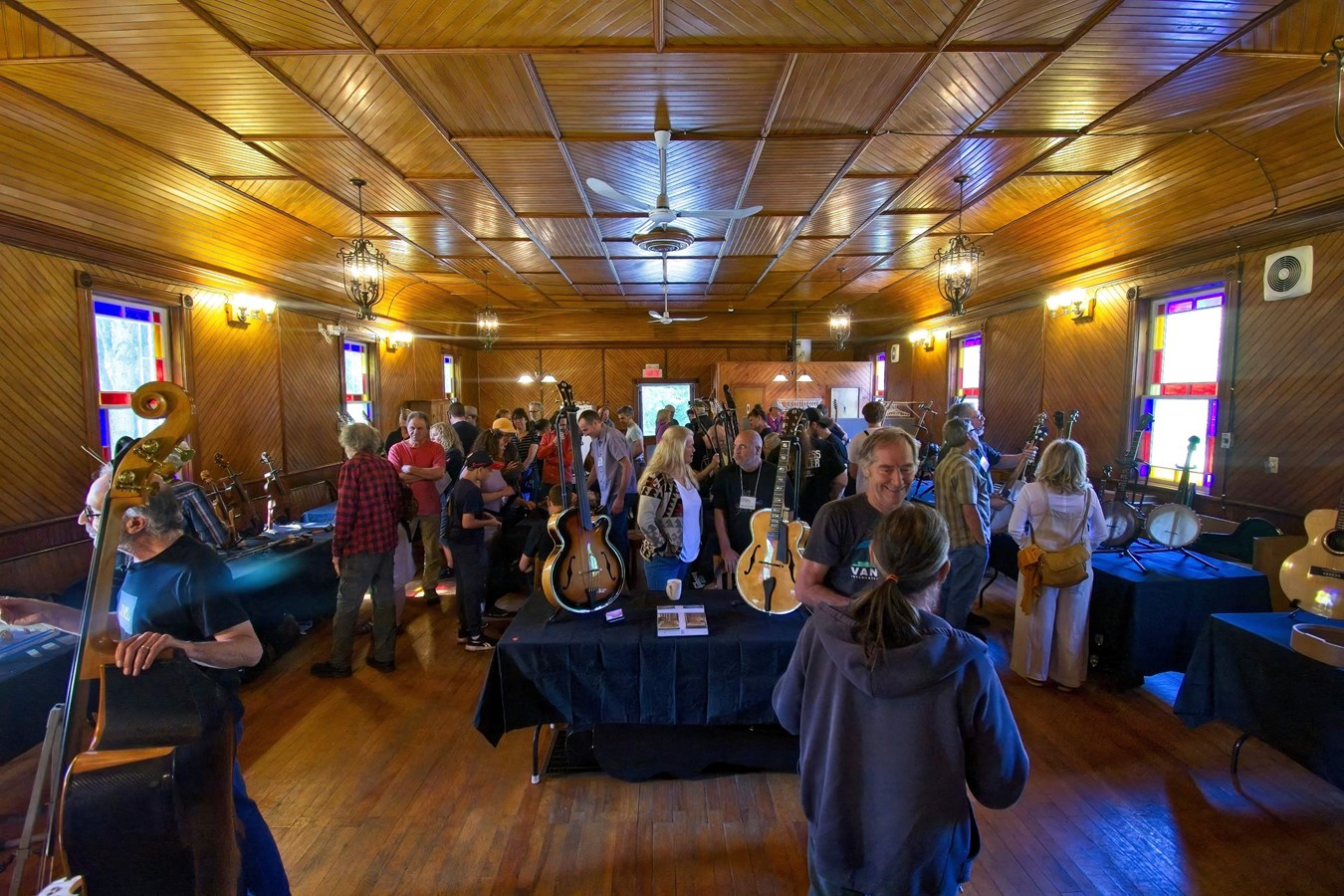 Deux jours d’activités au deuxième Salon de la lutherie