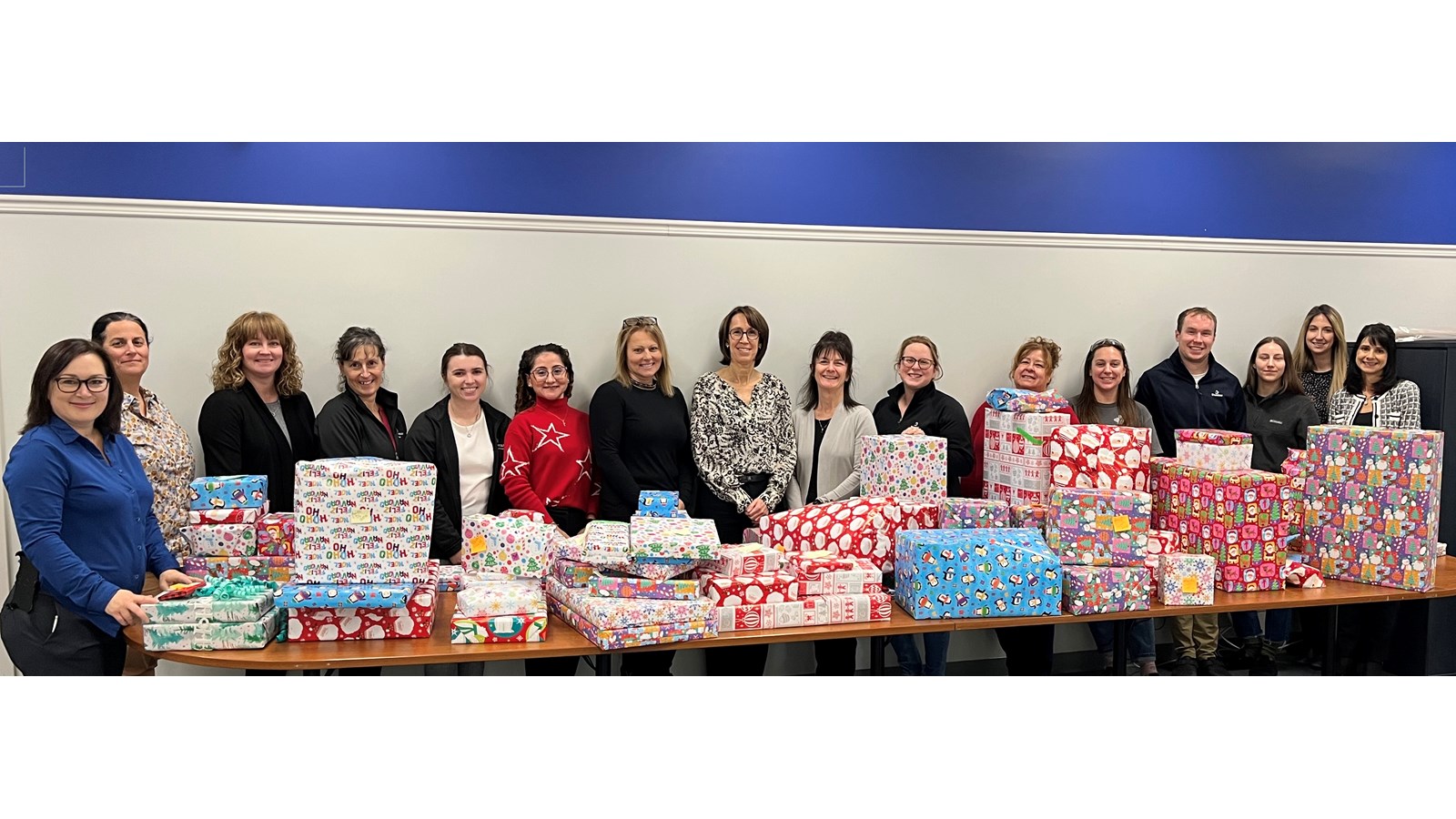 En tout, plus de 6000 $ ont été remis à des organismes dans la collectivité. À ce montant s’ajoutent de nombreuses denrées non périssables et des cadeaux pour 57 enfants issus de milieux défavorisés.