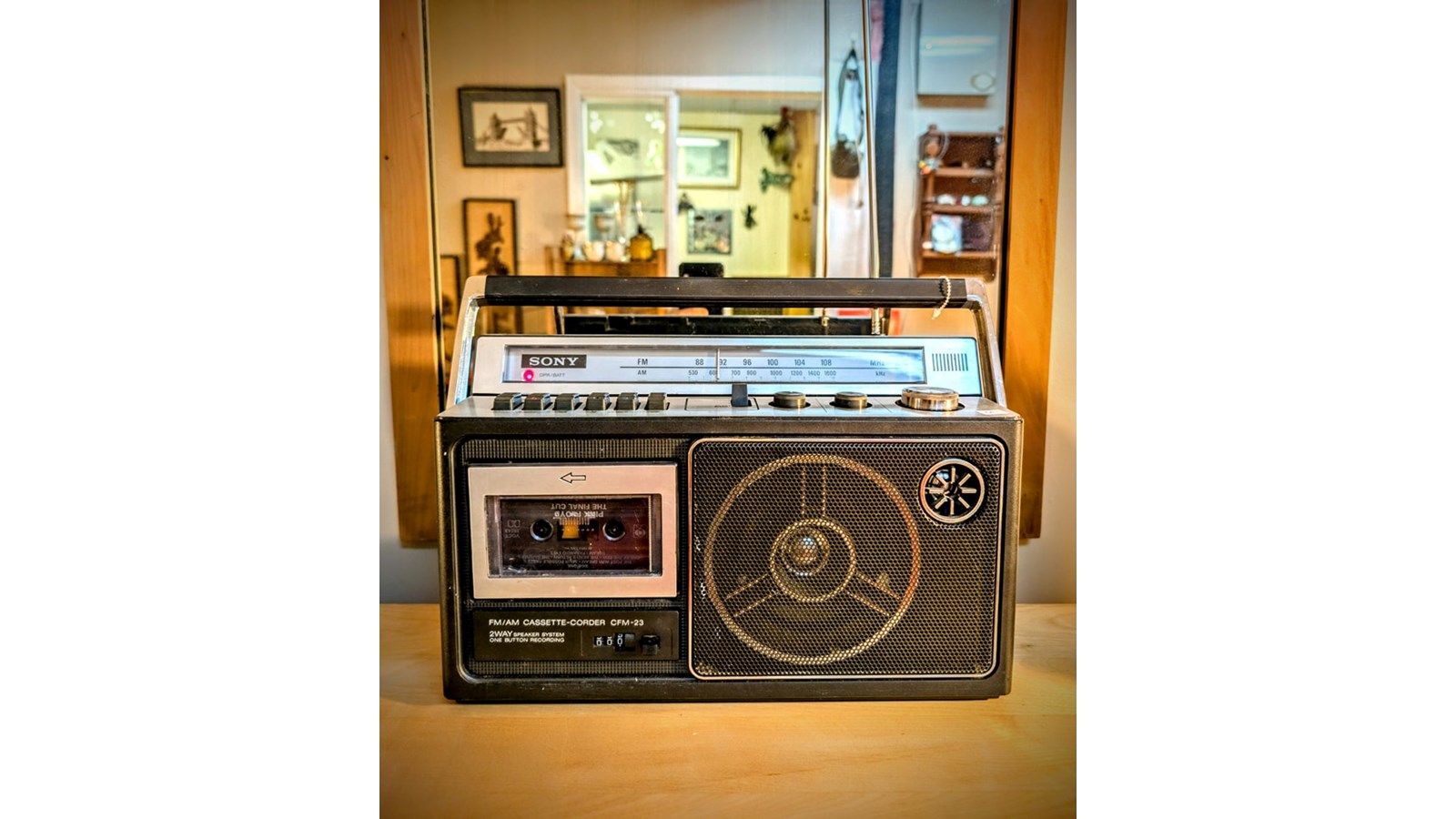 Lors de la dernière vente aux enchères, les gens ont pu miser sur cette radio AM/FM Cassette de marque Sony.