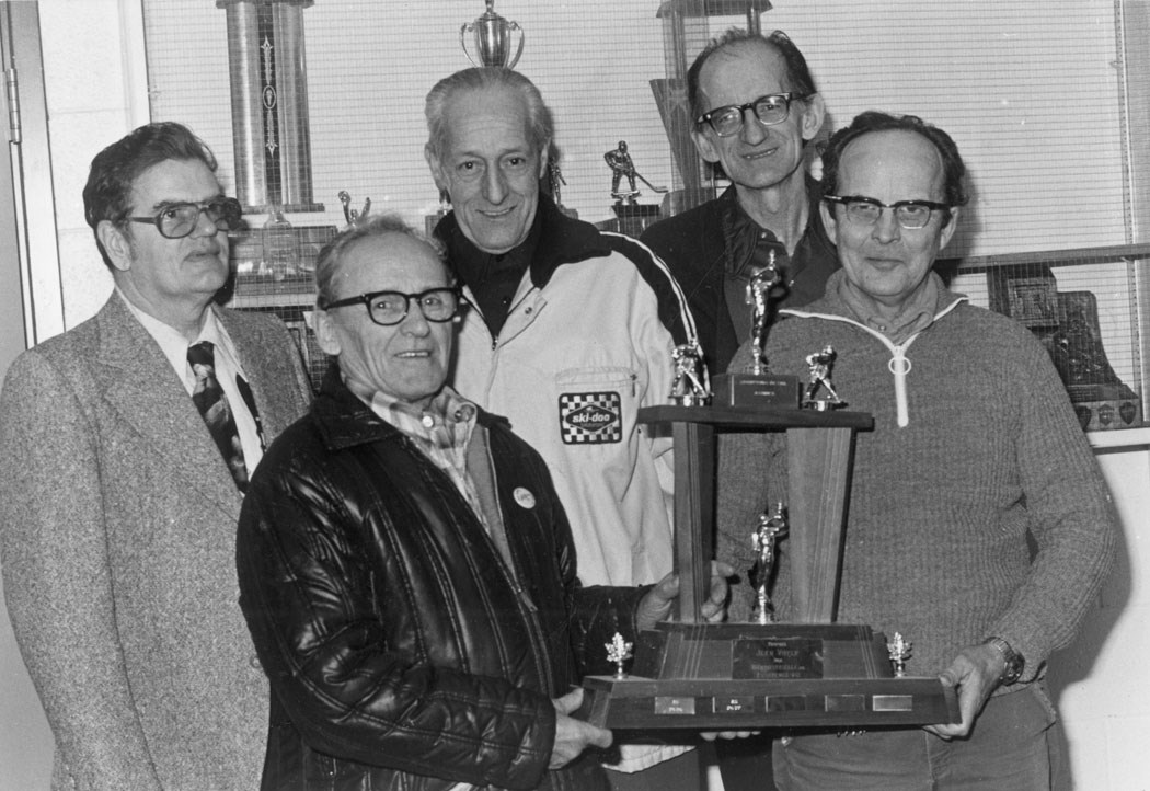 Le tournoi M-11 Mousquiri a vu le jour en 1964 sous l’appellation « tournoi mosquito ». Les membres fondateurs étaient Albert Dunn, Oscar Thibault, le président Jean Dion, Paul-Émile Lefebvre et Roger Martel.