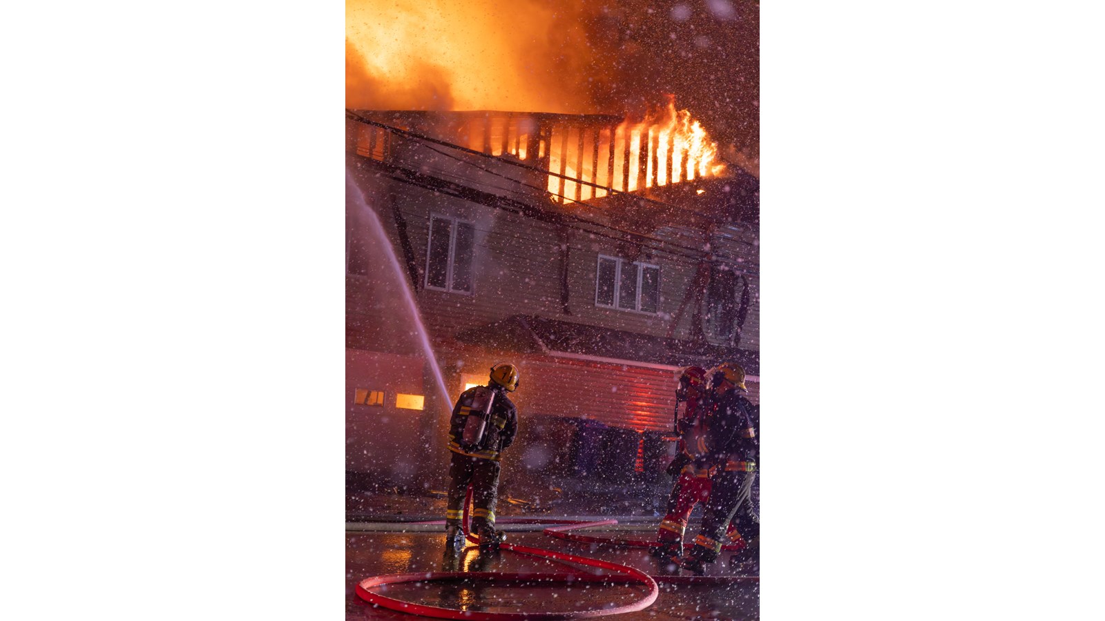 Le feu détruit un ancien magasin général dans le secteur Melbourne