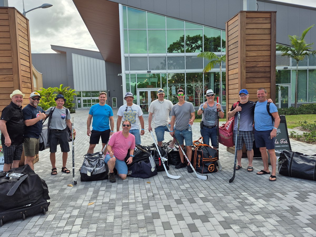 Des hockeyeurs originaires de Val-des-Sources remportent un tournoi de hockey amateur en Floride