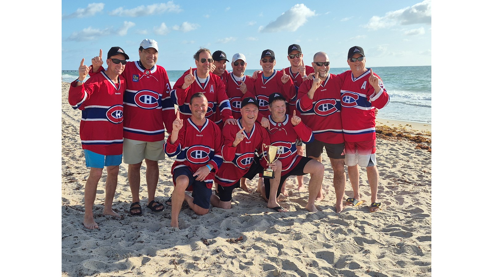 Des hockeyeurs originaires de Val-des-Sources remportent un tournoi de hockey amateur en Floride