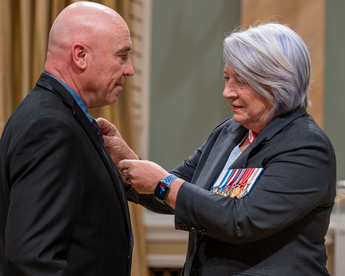 Le 30 avril dernier avait lieu à Rideau Hall, Ottawa, en présence de la gouverneure générale du Canada, Mary Simon, les remises des médailles du souverain pour les bénévoles.