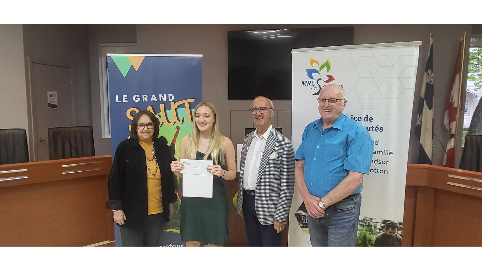 Animée par M. Mario Leblanc, président de la Société d’Histoire, et Mme Nicole Goudreau, cette conviviale soirée thématique aura permis de remettre plus de 12 000 $ à des étudiants pour les appuyer dans leur cheminement scolaire.