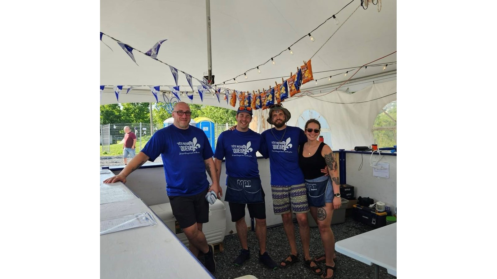 Les visiteurs ont été accueillis par les nombreux bénévoles de la Fête nationale à Saint-François-Xavier-de-Brompton.