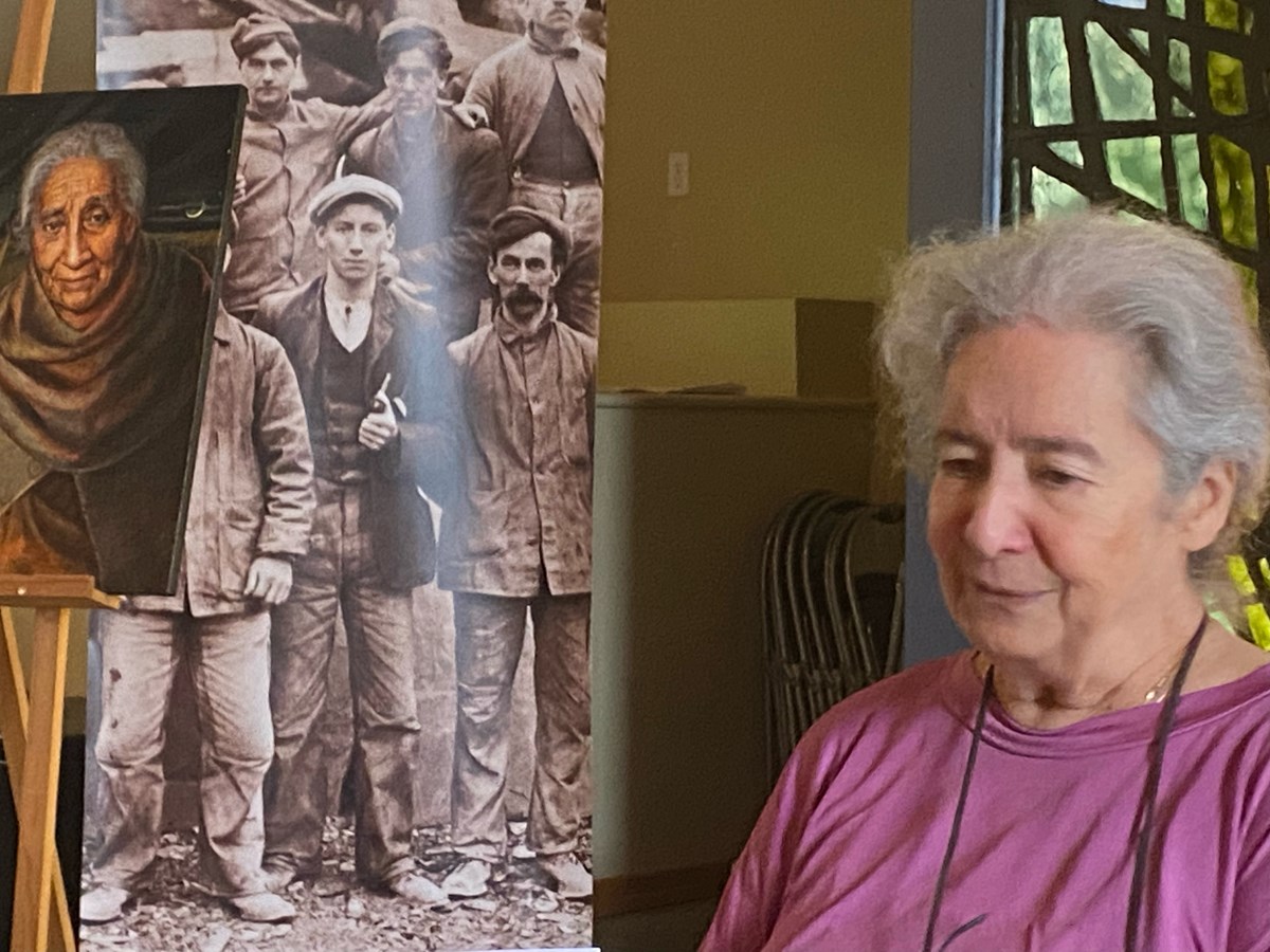 Le musée de l’Ardoise de Richmond accueille, jusqu’au 31 août prochain, l’œuvre de Béatrice Multhaupt, qui présente une bande dessinée à contenu historique de 44 tableaux grand format accrochés aux murs.