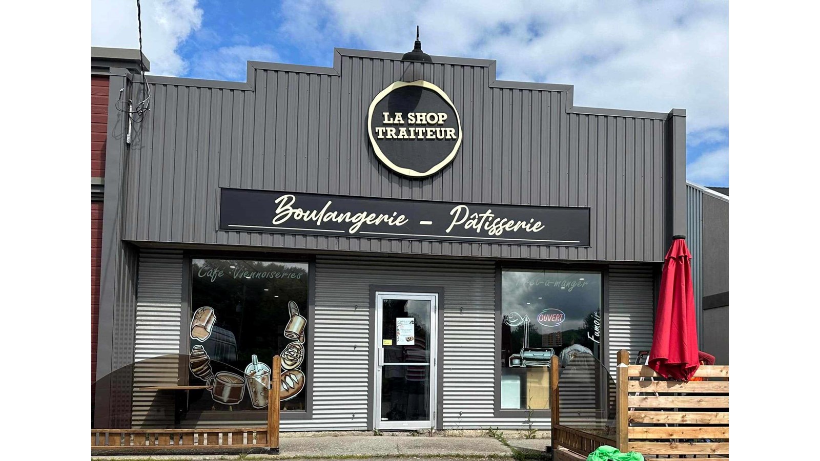 La Shop Traiteur est située au 10, route 249, à Windsor.