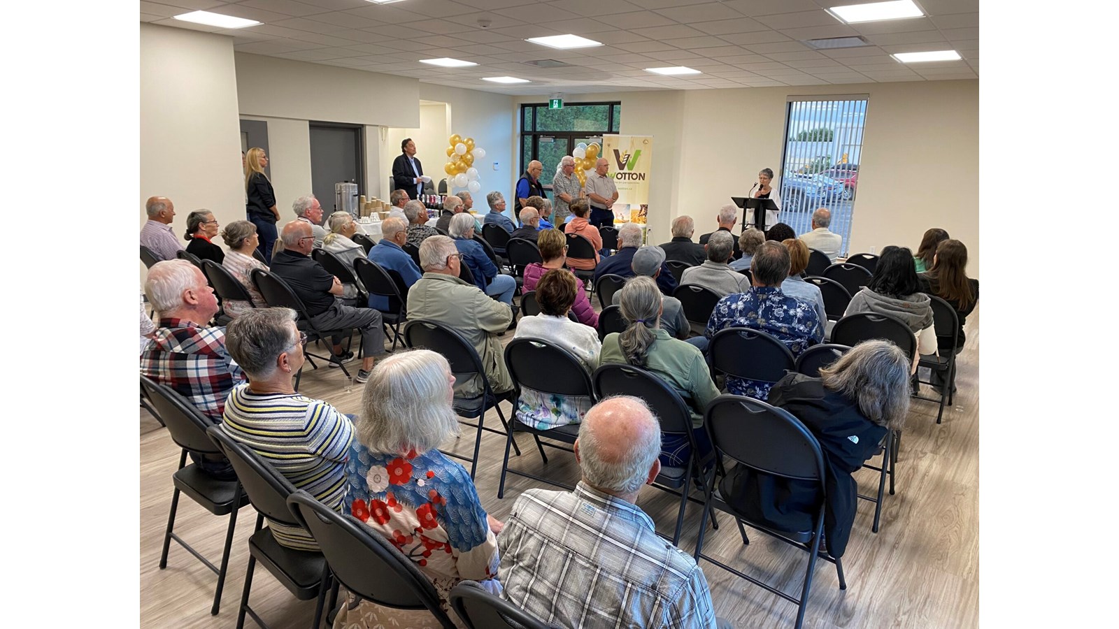 Plus d’une soixantaine de personnes avaient répondu favorablement à l’invitation fièrement lancée par la municipalité de Wotton, dans le cadre de l’inauguration officielle de la toute nouvelle Salle Desjardins des organismes.