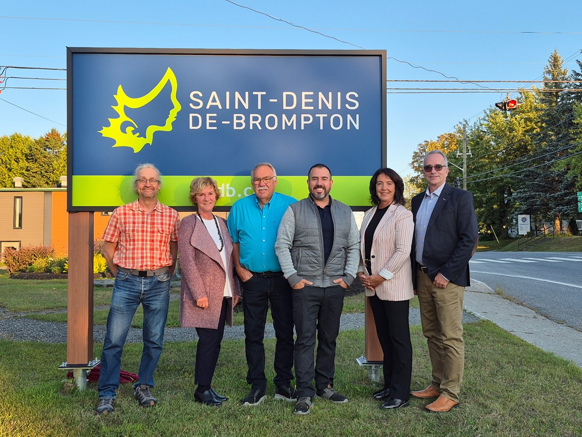 Sur la photo, on reconnaît Olivier Bonneau, Guylaine Rajotte, Guy Corriveau, Mathieu Émond , Anne-Louise Rouleau et Mario Duplin.