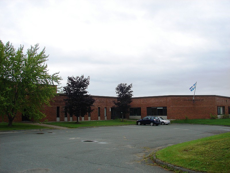 L’école du Jardin-des-Lacs de Saint-Denis manque d’eau !