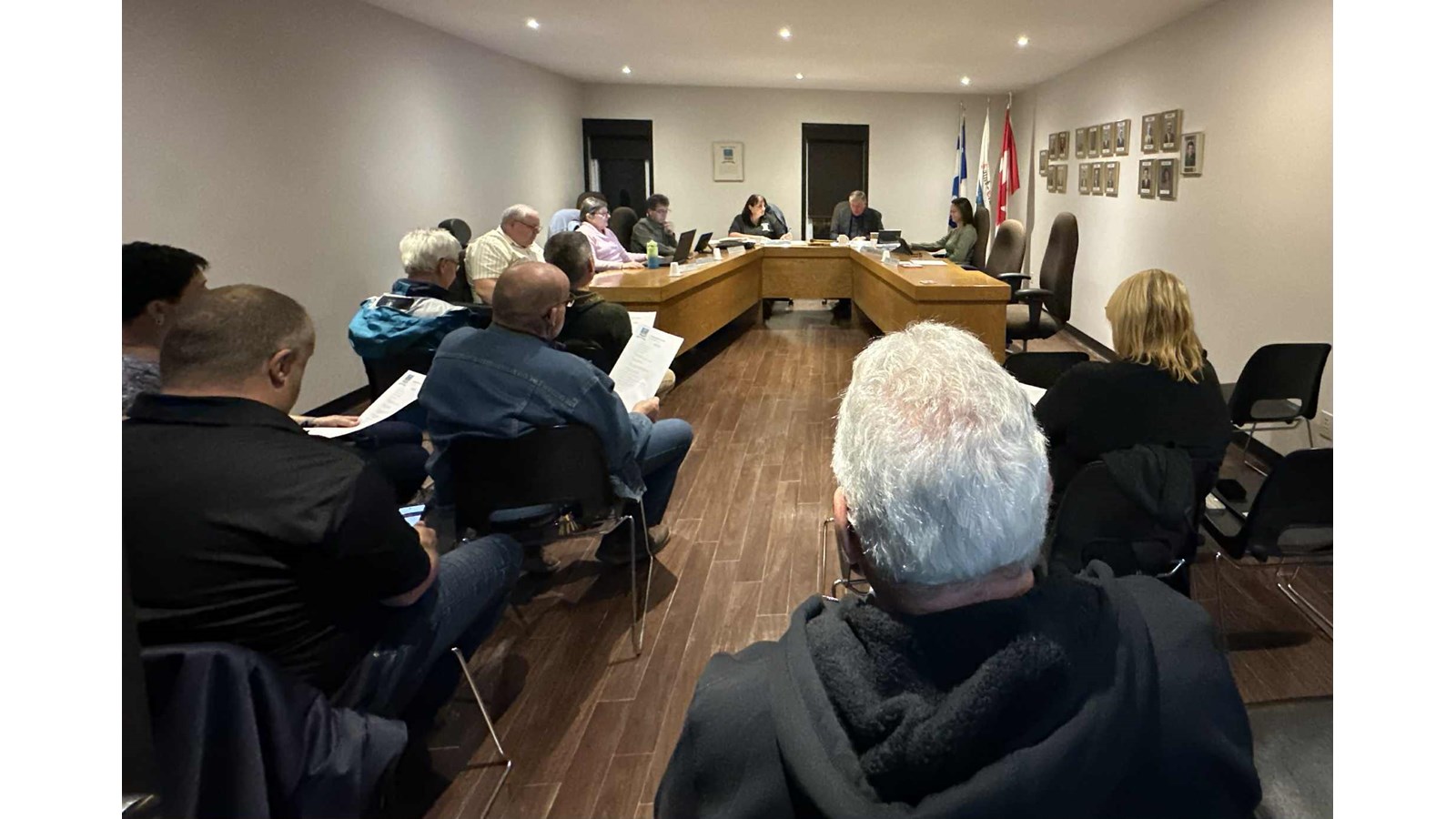 Plusieurs personnes ont assisté à la dernière séance du conseil municipal de Saint-Claude.