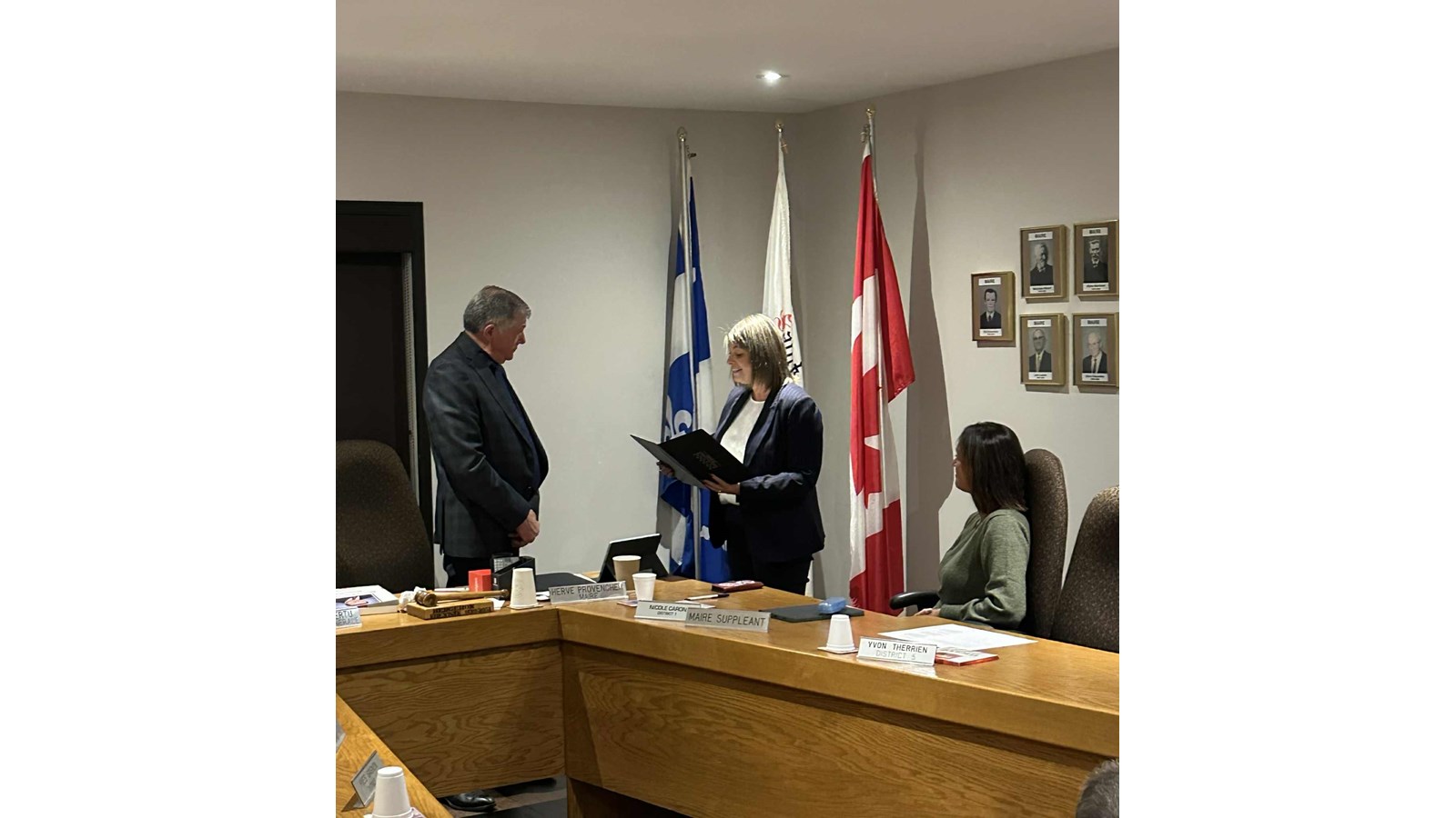 Le premier ministre félicite Hervé Provencher