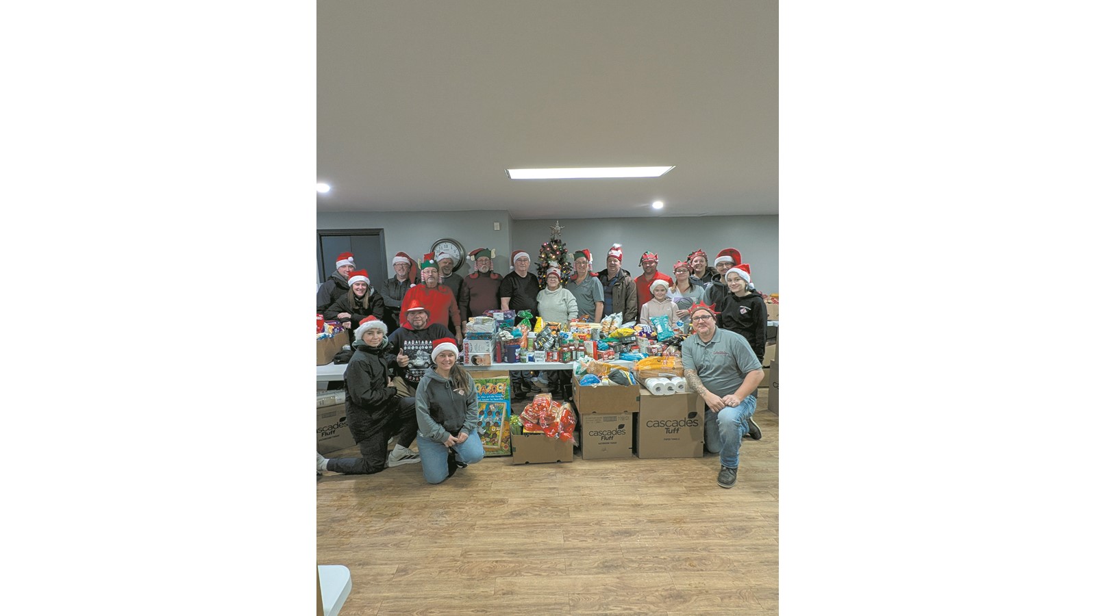 Distribution des paniers de Noël du Club Aramis de Val-des-Sources