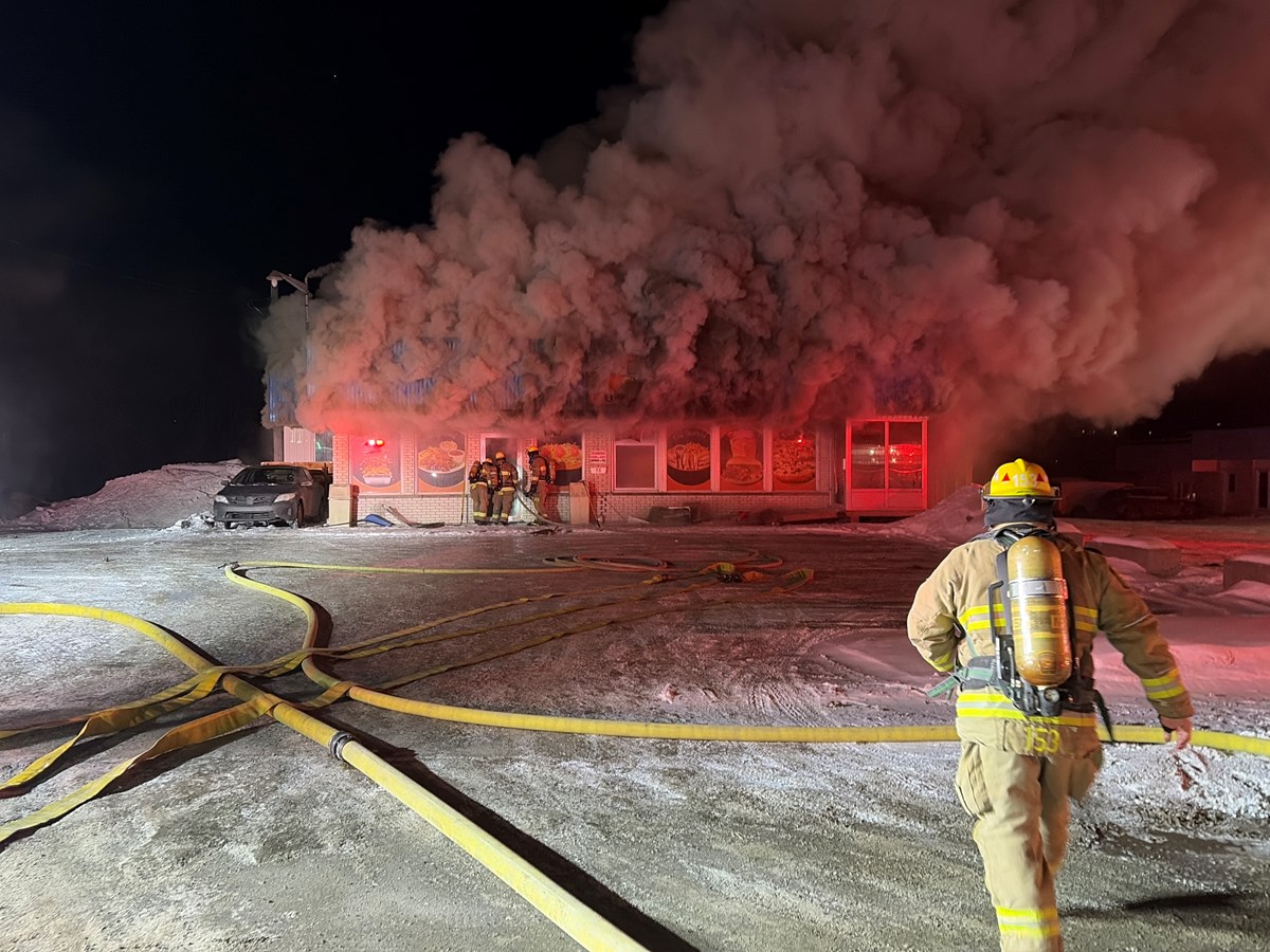 La SQ enquête sur l’incendie qui a détruit la pizzeria