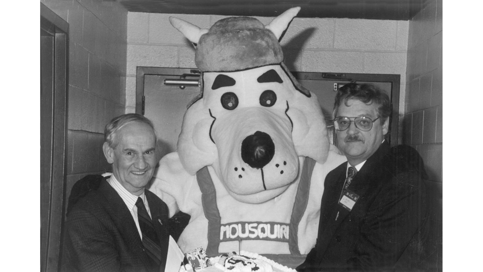 La mascotte Mousquiri célèbre cette année son 50e anniversaire de création. Cette initiative revient à deux ex-présidents et bâtisseurs du tournoi, MM. Gilles Fontaine et René Thibault.