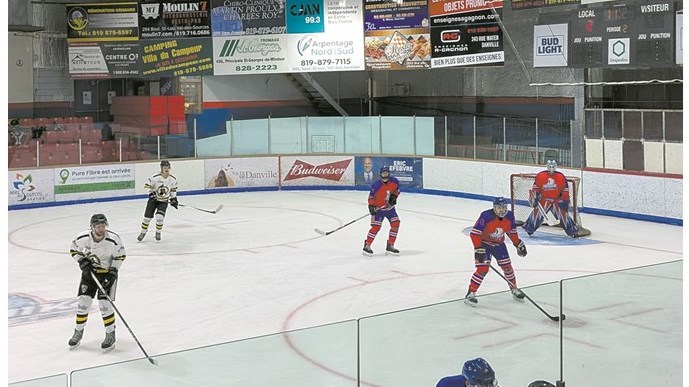 Après avoir terminé la saison régulière 2025-2026 au 10e et dernier échelon du classement général de la LRH avec une fiche d’une victoire contre 19 défaites.
