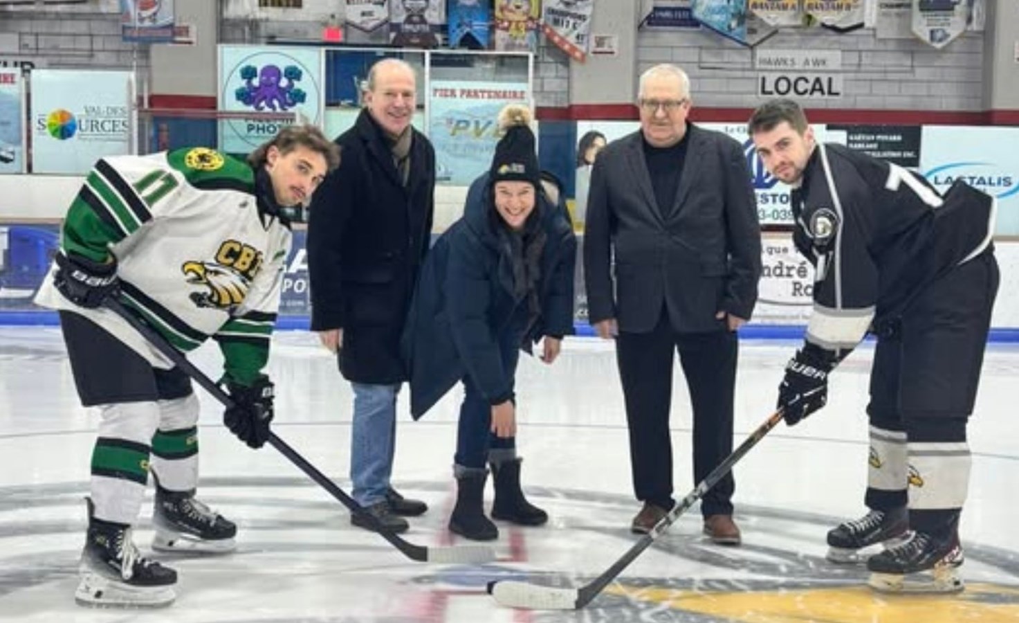 André Bachand député de Richmond, Isabelle Forcier représentante de la ville de Val-Des-Sources et Yves Côté président du Tournoi.