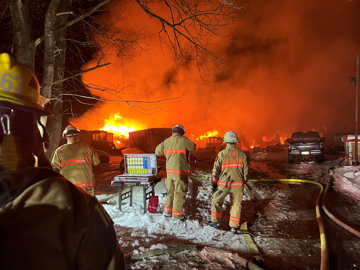 La cause est toujours en investigation. La Régie intermunicipale d’incendie de la région de Windsor demeure maître d’œuvre de l’enquête.