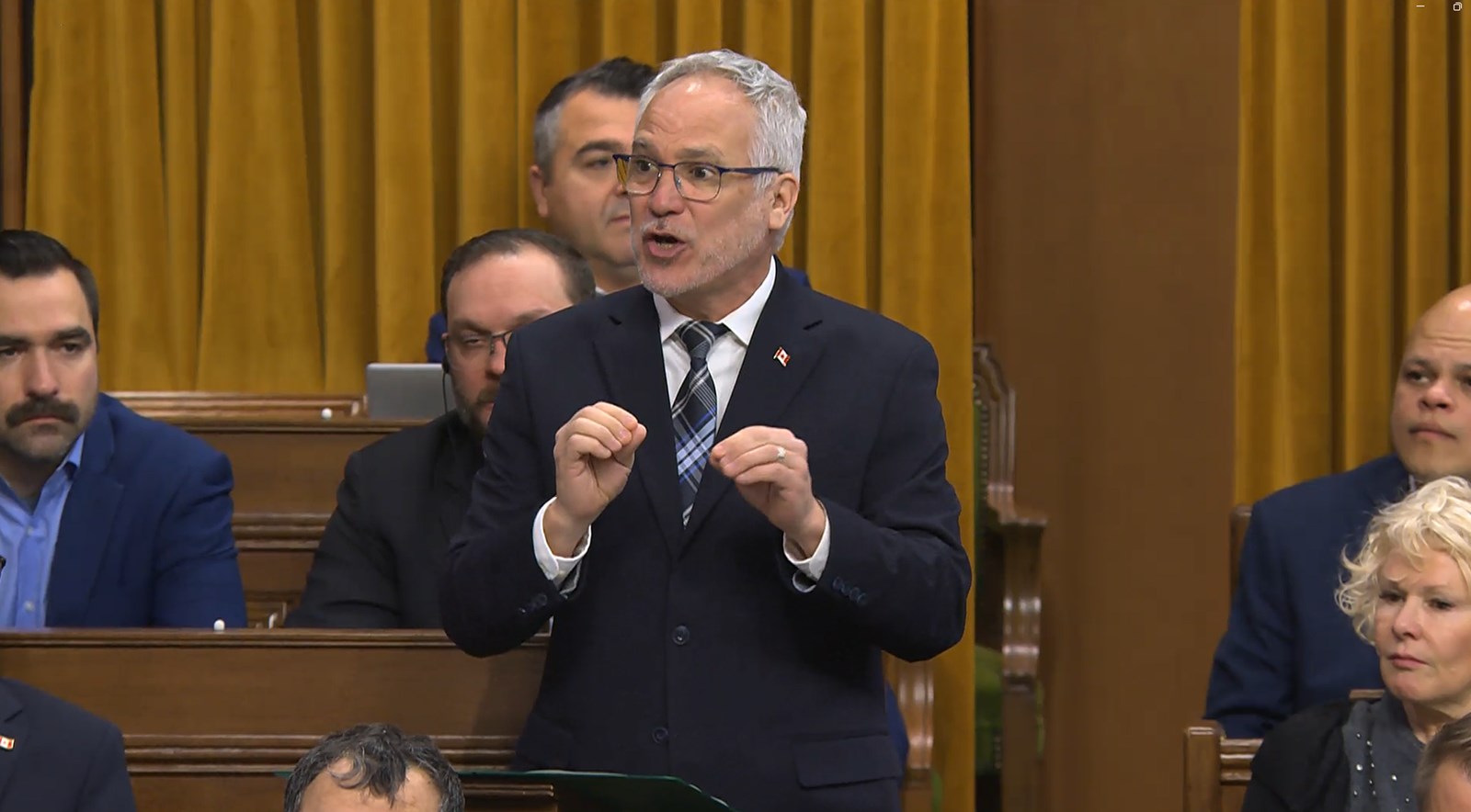Le député Eric Lefebvre exige des réponses claires