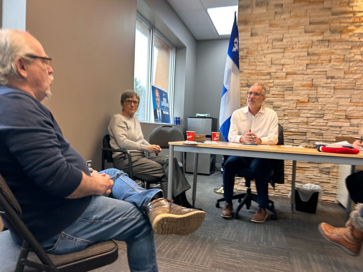 Une vingtaine de personnes ont pris part à l’activité « Un café avec votre député ».