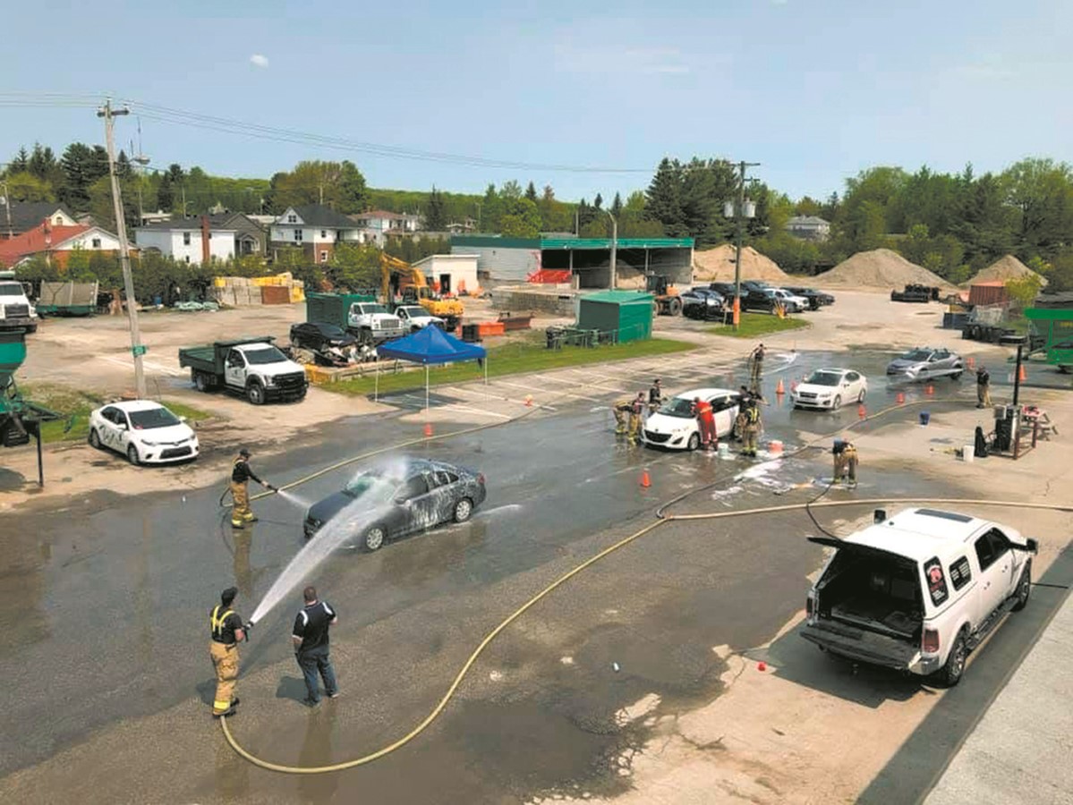 Les pompiers de Windsor tiennent leur lave-auto annuel