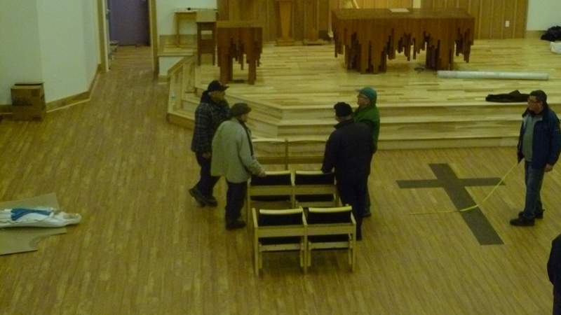 Déménagement des nouveaux bancs de l’Église/25 novembre-14